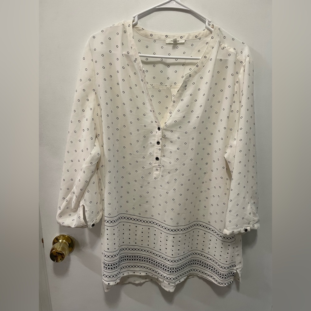 Maurice’s XL blouse, off white with black markings NWOT